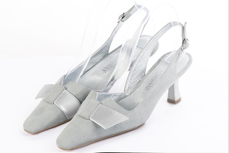 Pearl grey women's open back shoes, with a knot. Tapered toe. Medium spool heels. Front view - Florence KOOIJMAN